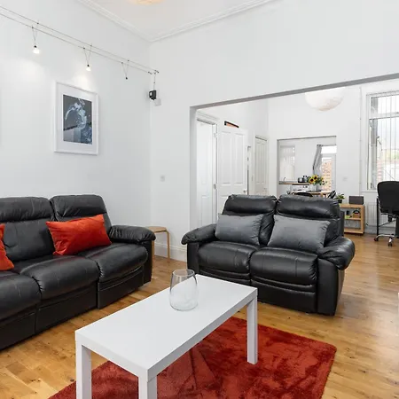 Air Host & Stay - Rockfield House - Sleeps 8-3