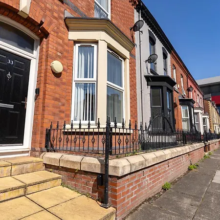 Air Host & Stay - Rockfield House - Sleeps 8-2